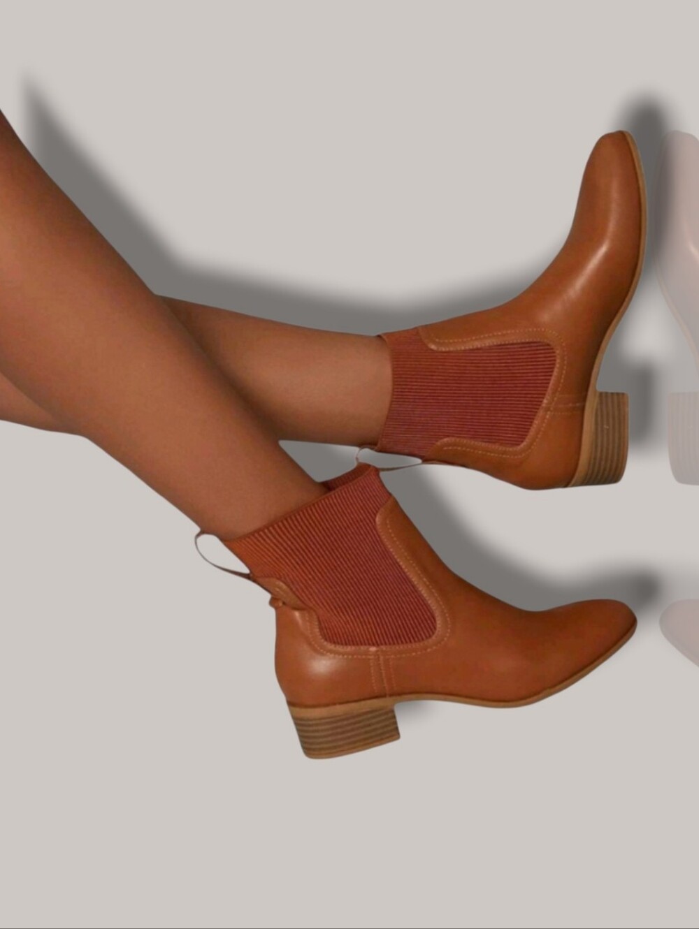 NEW 🌹 Women's Faux Leather Low Block Heel Chelsea Boots Brown